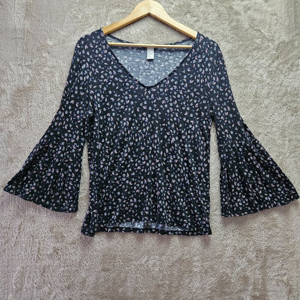 H&M Blouse Floral Print Top V-neck Stretch Bell Sleeves Boho Modern Style Size S